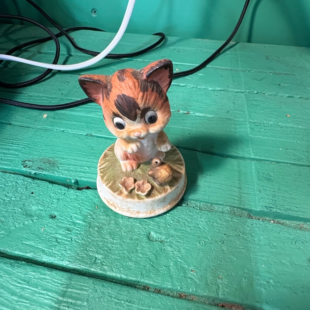 Charming Cat and Bird Figurine - Brown and Cream